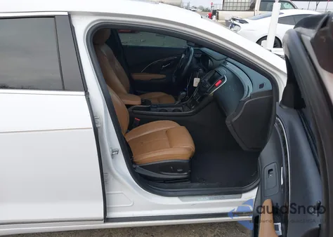 2016 Buick Lacrosse Sport Touring z USA, uszkodzony, nr VIN 1G4G45G31GF180902